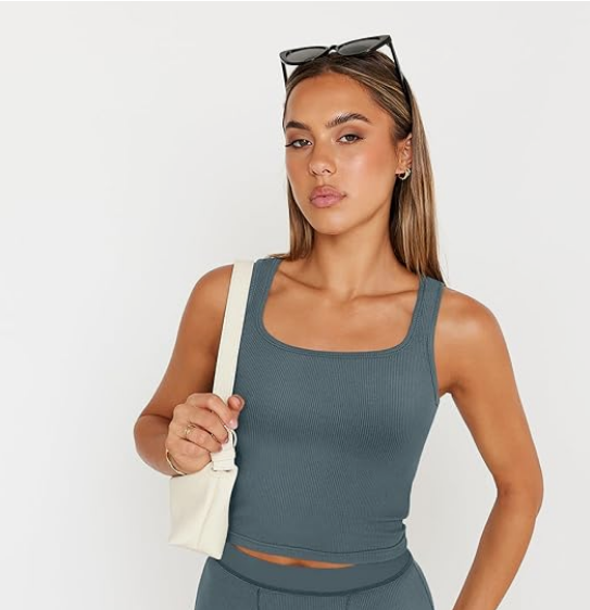 2-Piece Lounge Set for Women – Cropped Tank & Yoga Leggings - Image 3